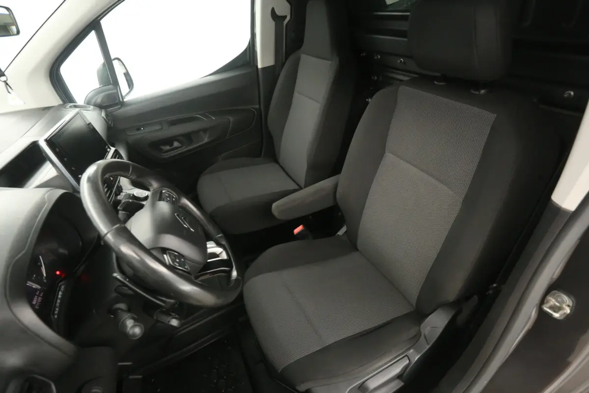 1.5 BlueHDI Club 131PK | Automaat | Airco | Camera | Cruise | Carplay | Trekhaak | LED