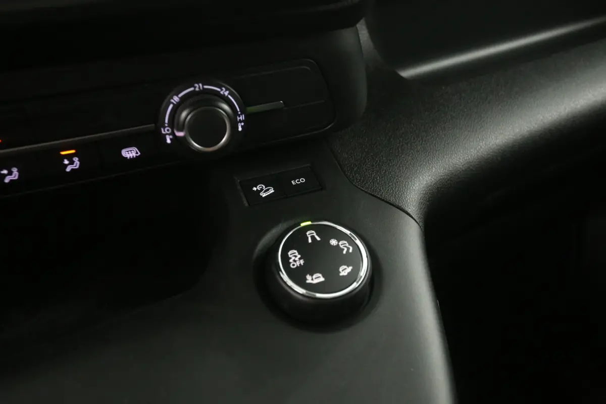 1.5 BlueHDI Club 131PK | Automaat | Airco | Camera | Cruise | Carplay | Trekhaak | LED