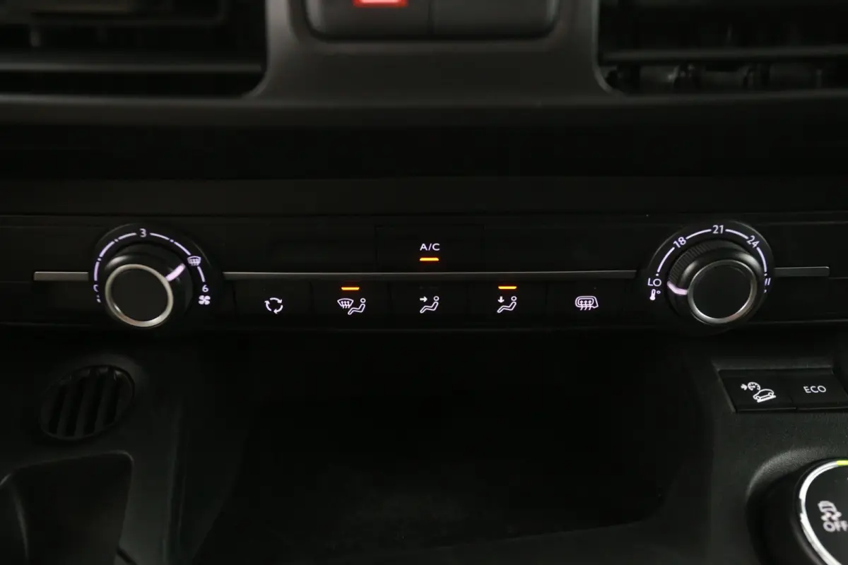 1.5 BlueHDI Club 131PK | Automaat | Airco | Camera | Cruise | Carplay | Trekhaak | LED