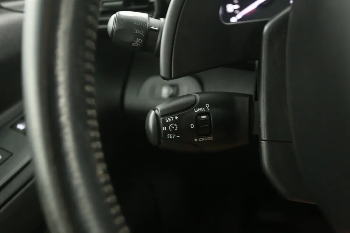 1.5 BlueHDI Club 131PK | Automaat | Airco | Camera | Cruise | Carplay | Trekhaak | LED