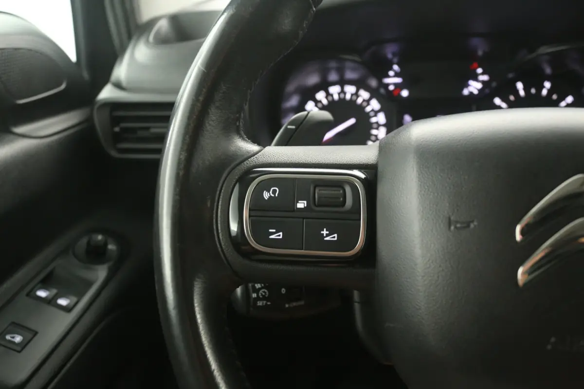 1.5 BlueHDI Club 131PK | Automaat | Airco | Camera | Cruise | Carplay | Trekhaak | LED