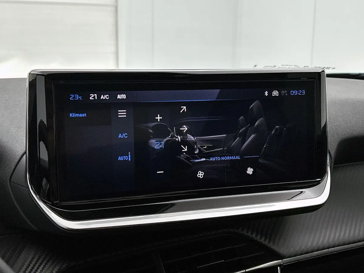 1.2 Hybrid 145pk Allure | Voorraaddeal! | Navigatie | Climate control | Adaptive cruise control | 17" lichtmetalen velgen | Camera V + A