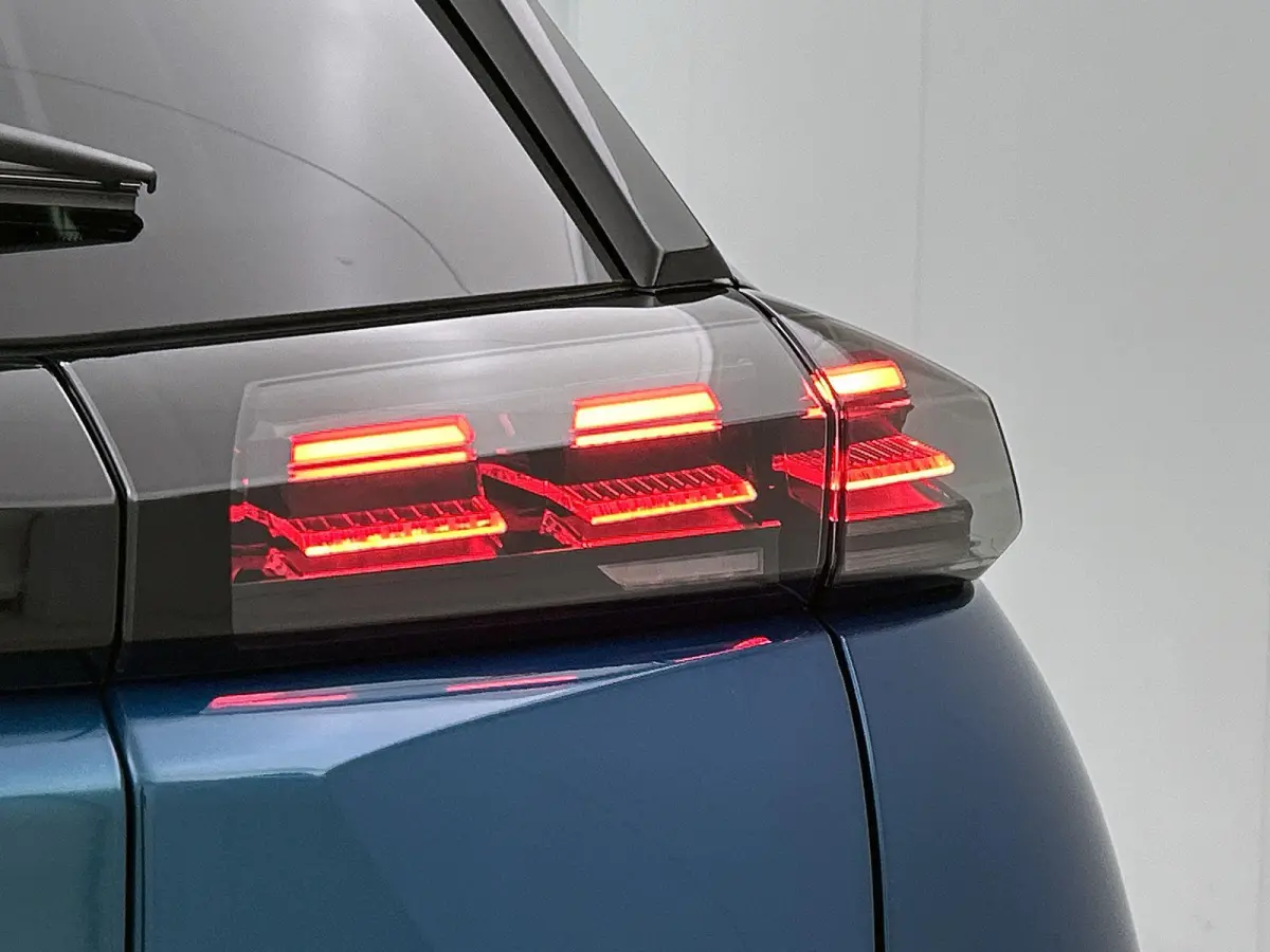 1.2 Hybrid 145pk Allure | Voorraaddeal! | Navigatie | Climate control | Adaptive cruise control | 17" lichtmetalen velgen | Camera V + A