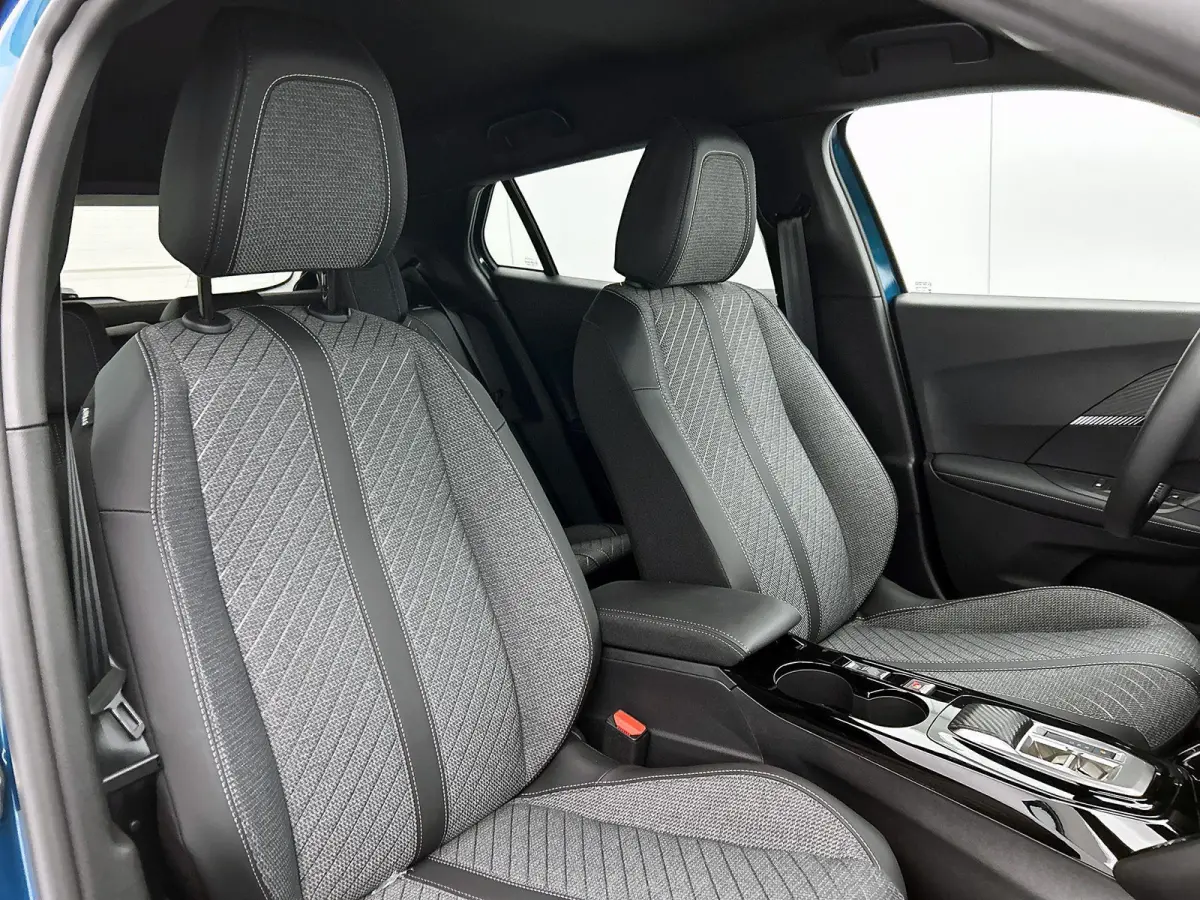 1.2 Hybrid 145pk Allure | Voorraaddeal! | Navigatie | Climate control | Adaptive cruise control | 17" lichtmetalen velgen | Camera V + A