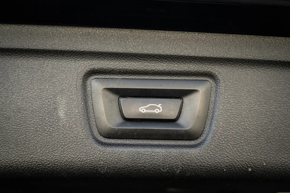 330e M-Sport Facelift | SOH 97% | ACC | Trekhaak | CarPlay | 1 eig. | CC | H.leder |