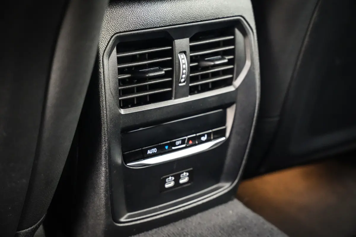 330e M-Sport Facelift | SOH 97% | ACC | Trekhaak | CarPlay | 1 eig. | CC | H.leder |