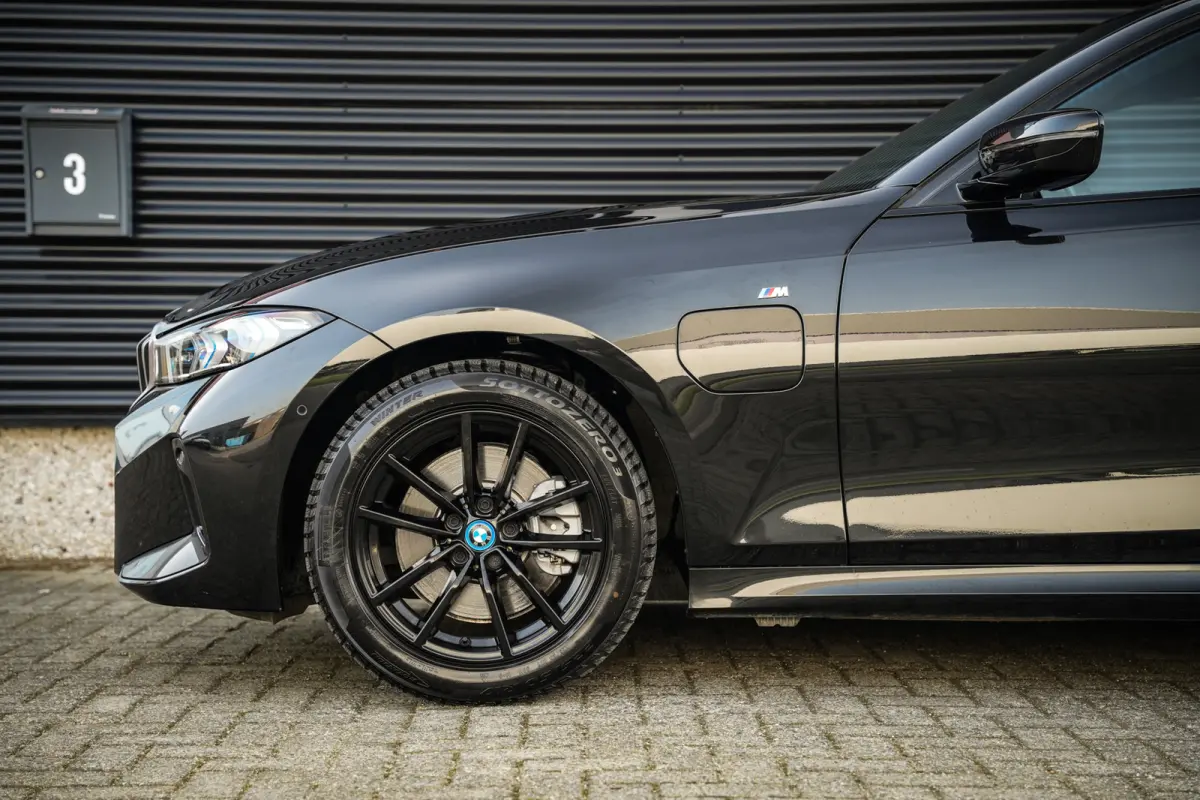 330e M-Sport Facelift | SOH 97% | ACC | Trekhaak | CarPlay | 1 eig. | CC | H.leder |