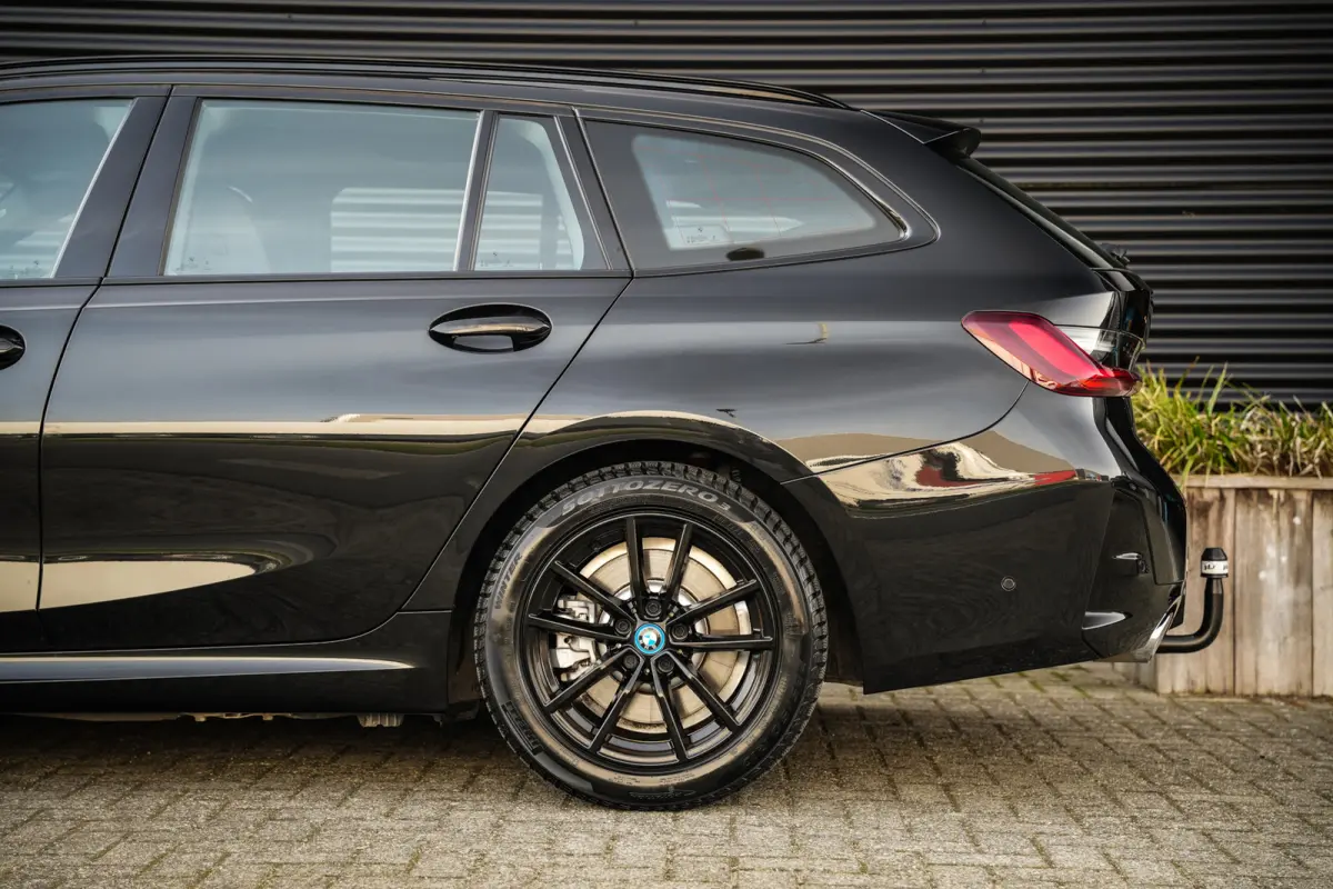 330e M-Sport Facelift | SOH 97% | ACC | Trekhaak | CarPlay | 1 eig. | CC | H.leder |