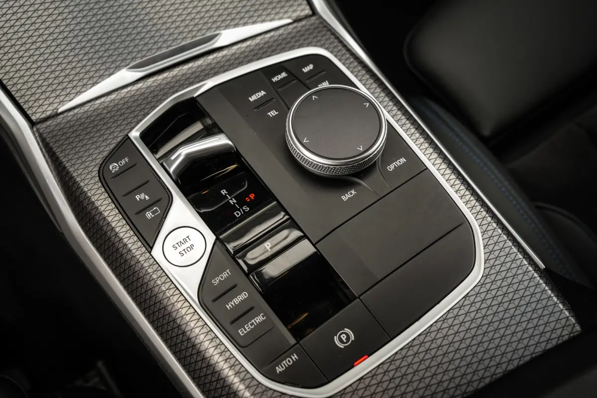330e M-Sport Facelift | SOH 97% | ACC | Trekhaak | CarPlay | 1 eig. | CC | H.leder |