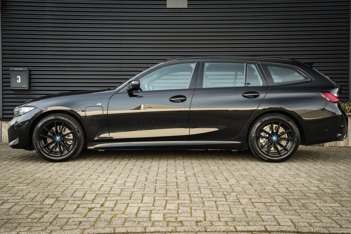 330e M-Sport Facelift | SOH 97% | ACC | Trekhaak | CarPlay | 1 eig. | CC | H.leder |