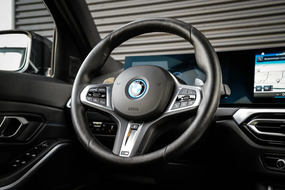 330e M-Sport Facelift | SOH 97% | ACC | Trekhaak | CarPlay | 1 eig. | CC | H.leder |