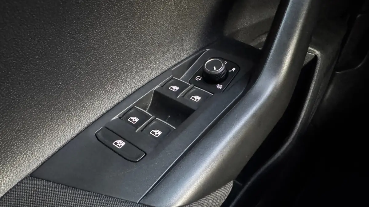 1.5 TSI 150PK R-LINE BUSINESS AUTOMAAT / NAVI / CLIMA / FULL-LED / PDC / 17" LMV / AFN. TREKHAAK / CAMERA / BLUETOOTH / CRUISECONTROL !!