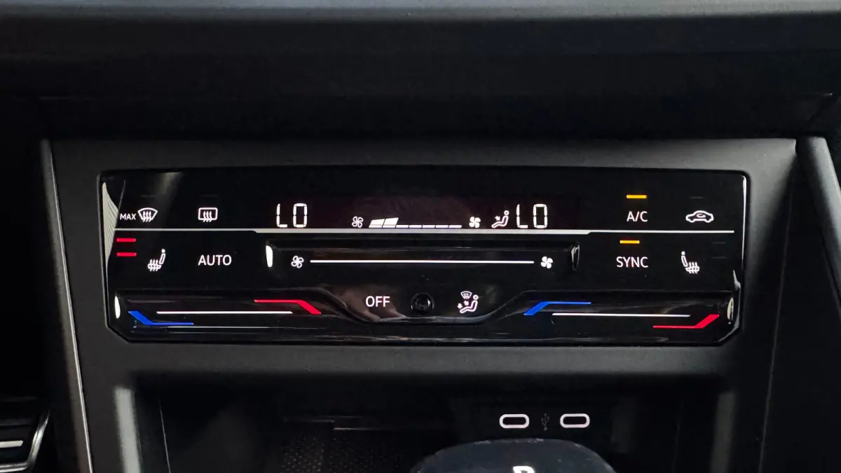 1.5 TSI 150PK R-LINE BUSINESS AUTOMAAT / NAVI / CLIMA / FULL-LED / PDC / 17" LMV / AFN. TREKHAAK / CAMERA / BLUETOOTH / CRUISECONTROL !!