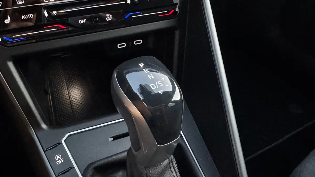 1.5 TSI 150PK R-LINE BUSINESS AUTOMAAT / NAVI / CLIMA / FULL-LED / PDC / 17" LMV / AFN. TREKHAAK / CAMERA / BLUETOOTH / CRUISECONTROL !!