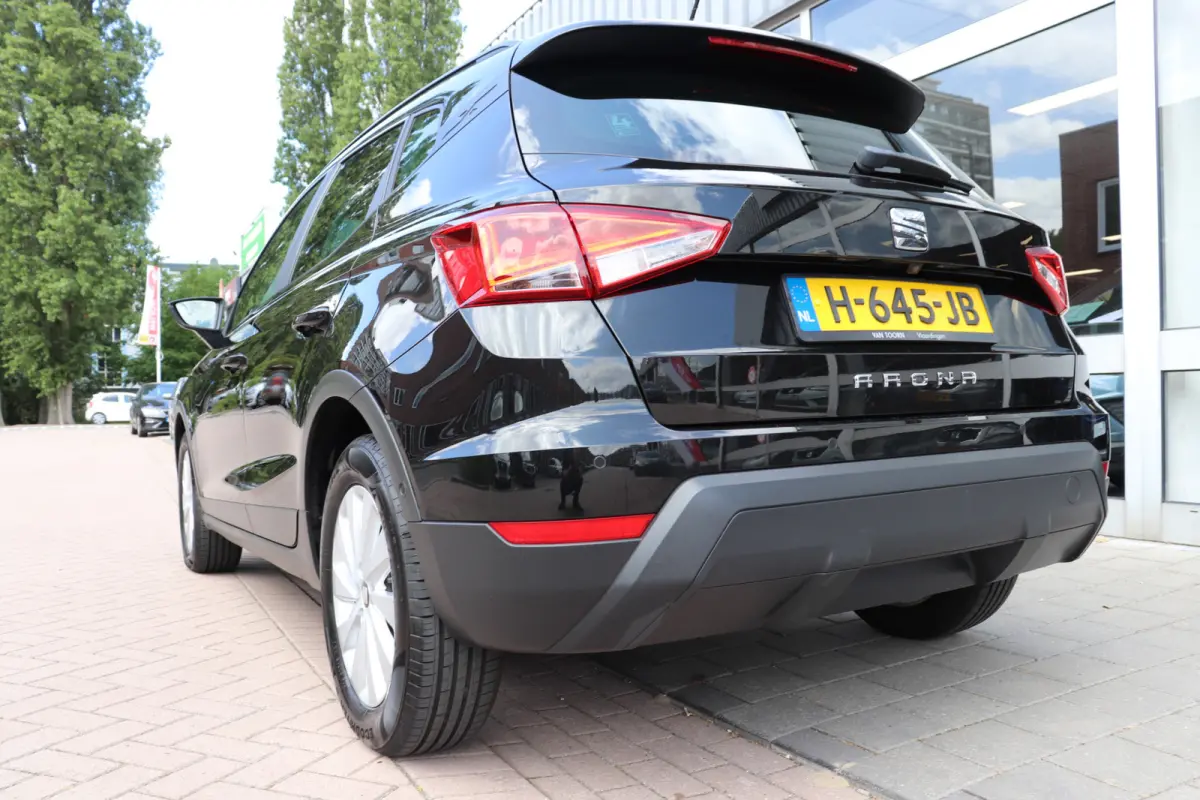 1.0 TSI Style Business Intense. Navigatie. dealeronderhouden.