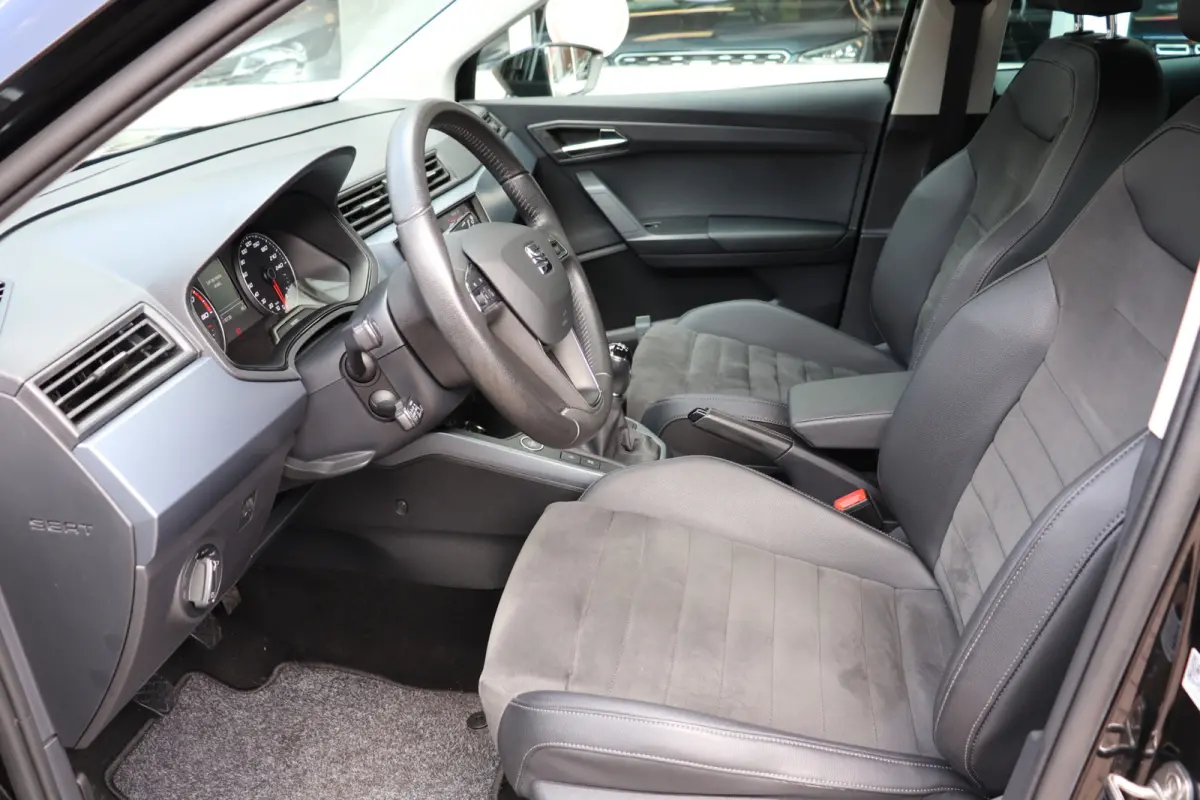 1.0 TSI Style Business Intense. Navigatie. dealeronderhouden.