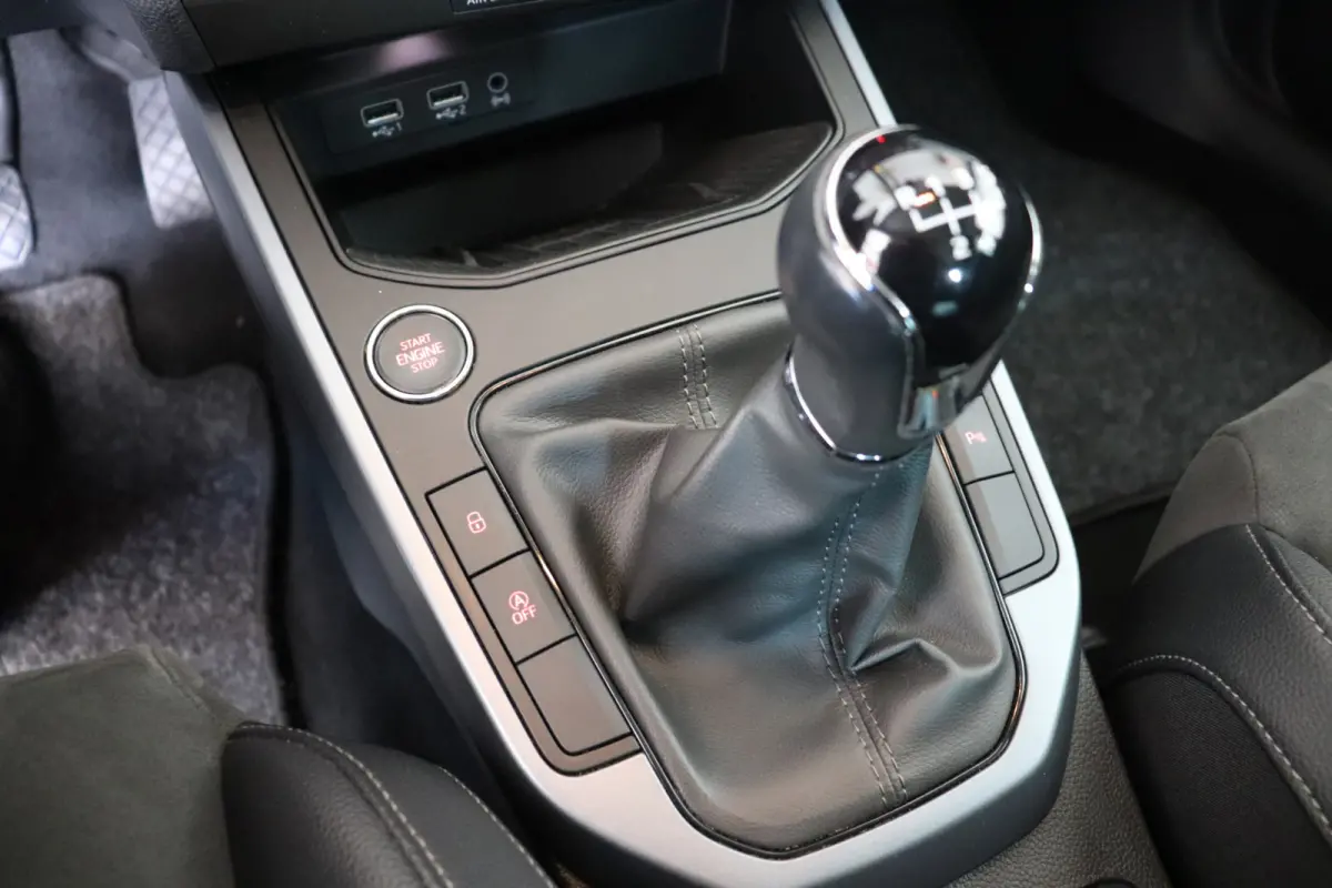 1.0 TSI Style Business Intense. Navigatie. dealeronderhouden.
