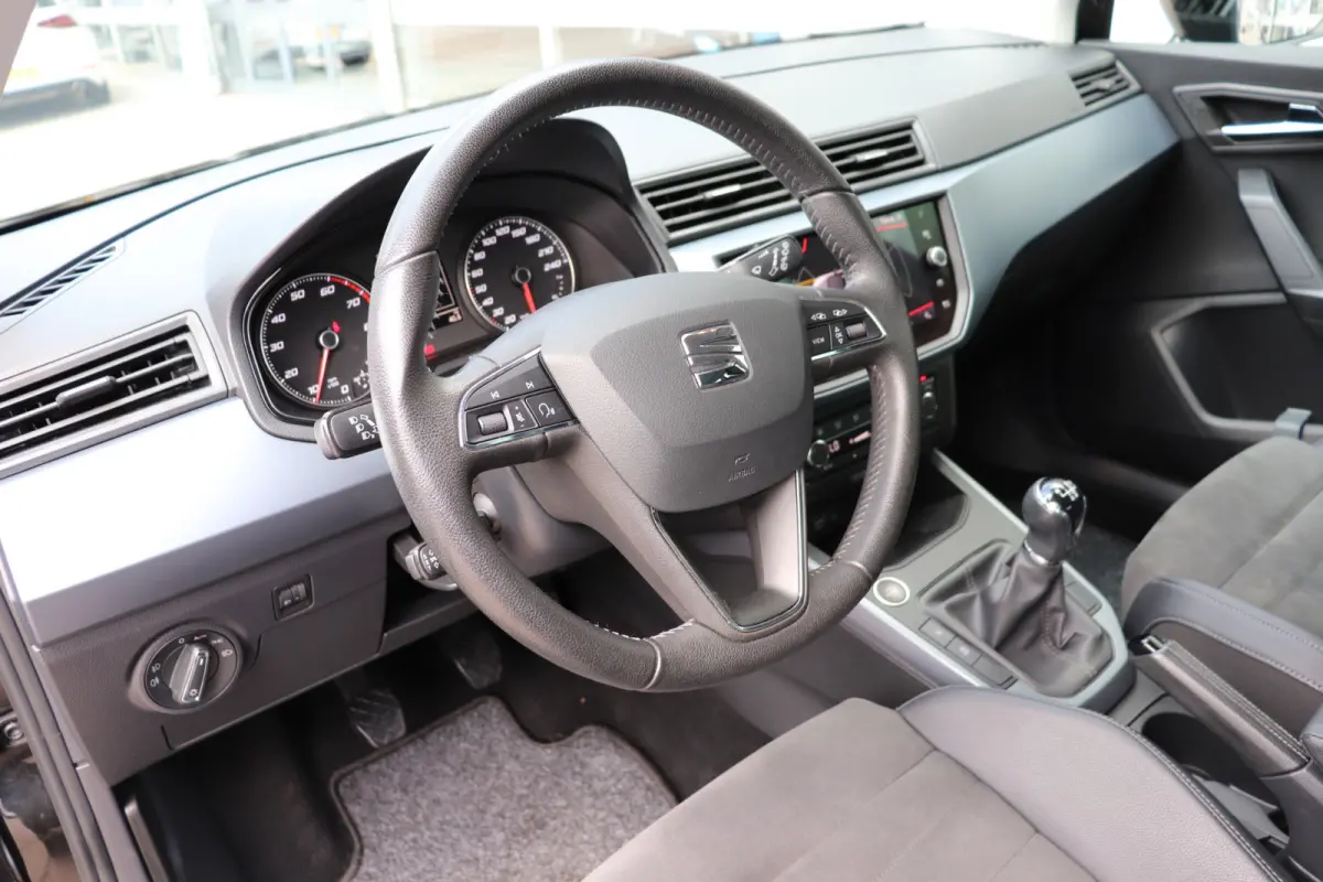 1.0 TSI Style Business Intense. Navigatie. dealeronderhouden.