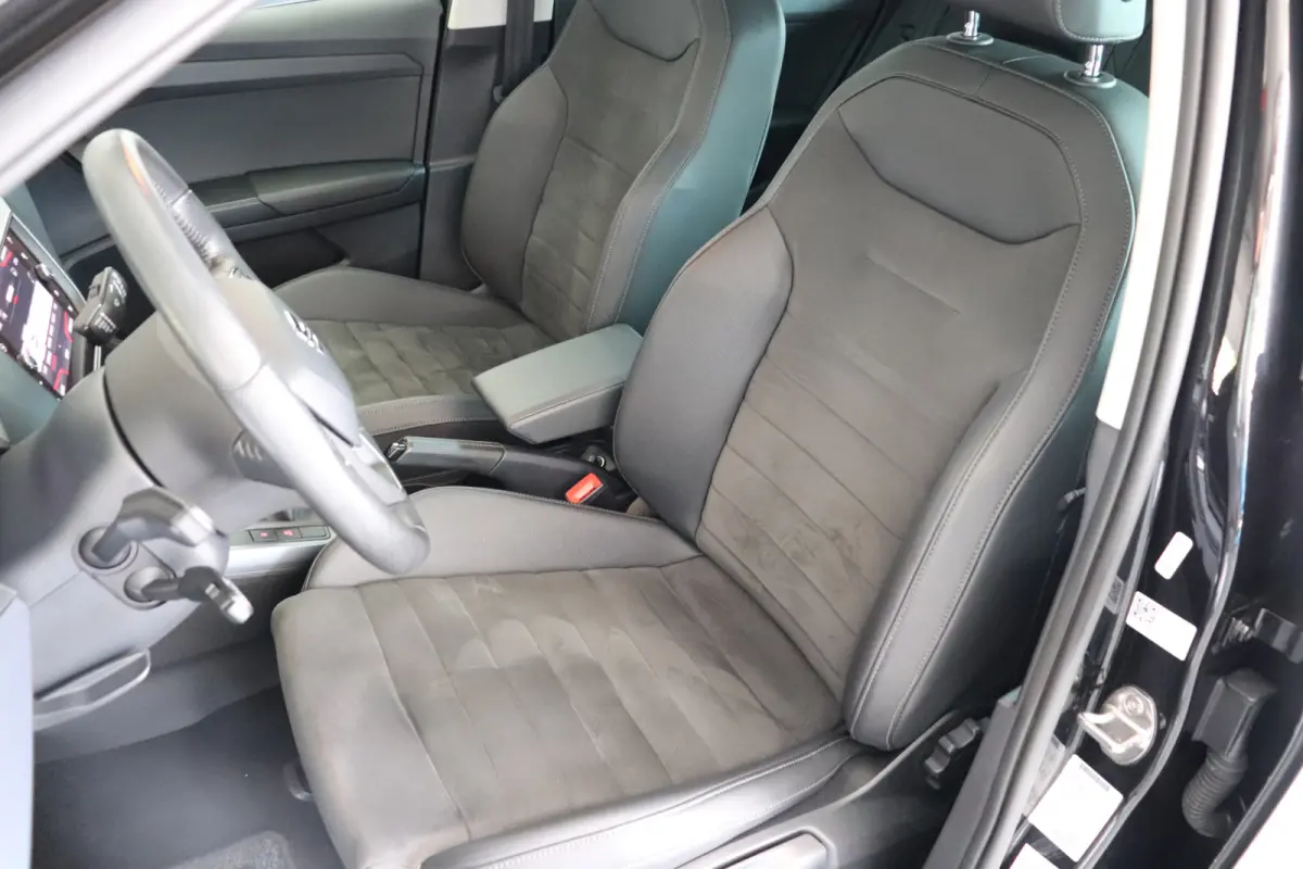 1.0 TSI Style Business Intense. Navigatie. dealeronderhouden.