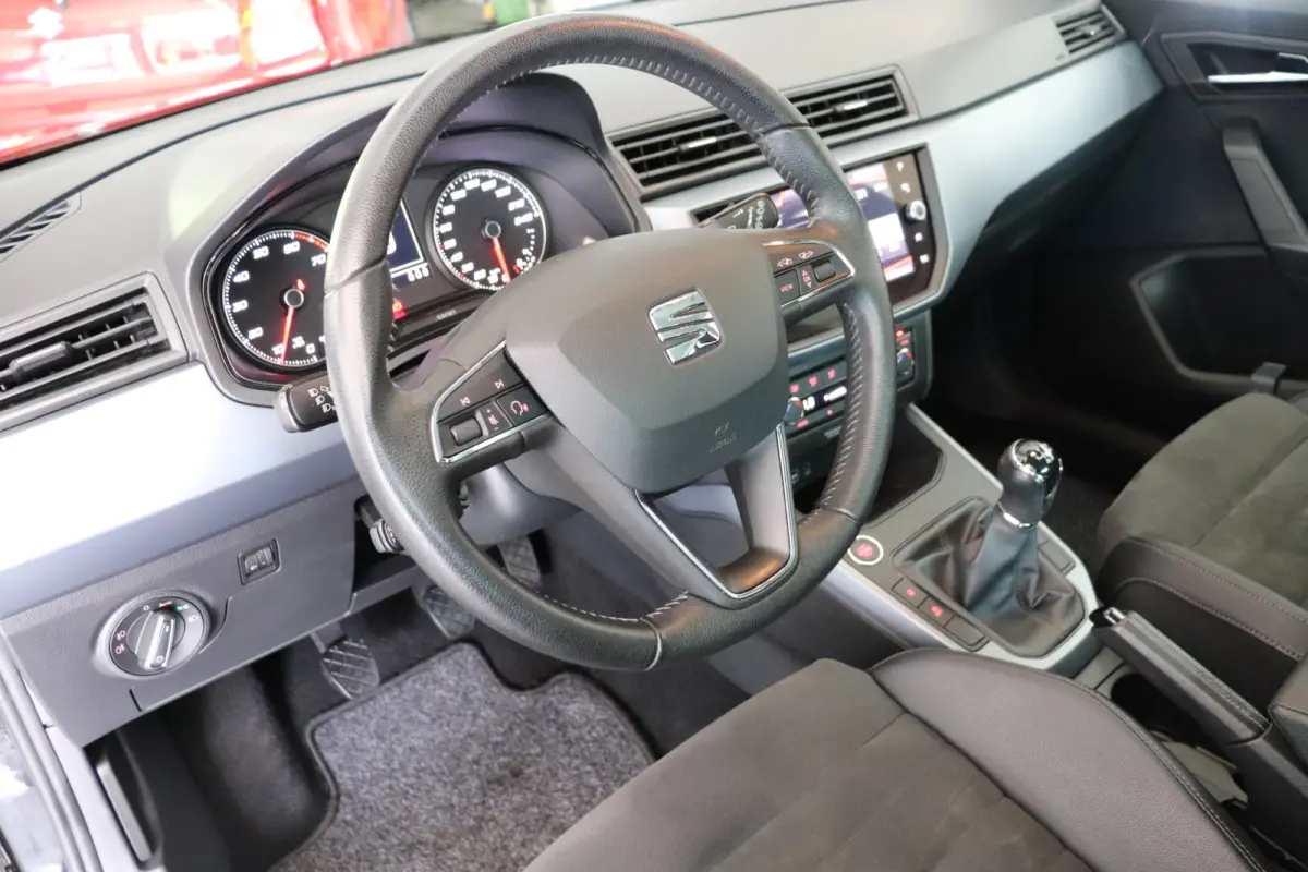 1.0 TSI Style Business Intense. Navigatie. dealeronderhouden.