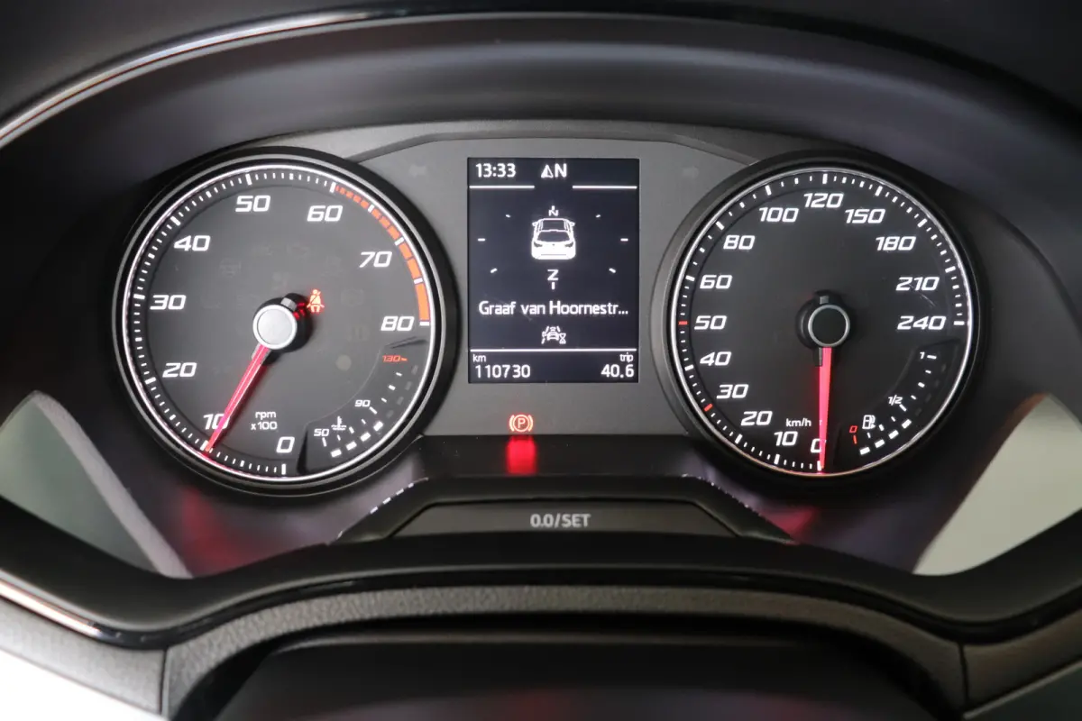 1.0 TSI Style Business Intense. Navigatie. dealeronderhouden.