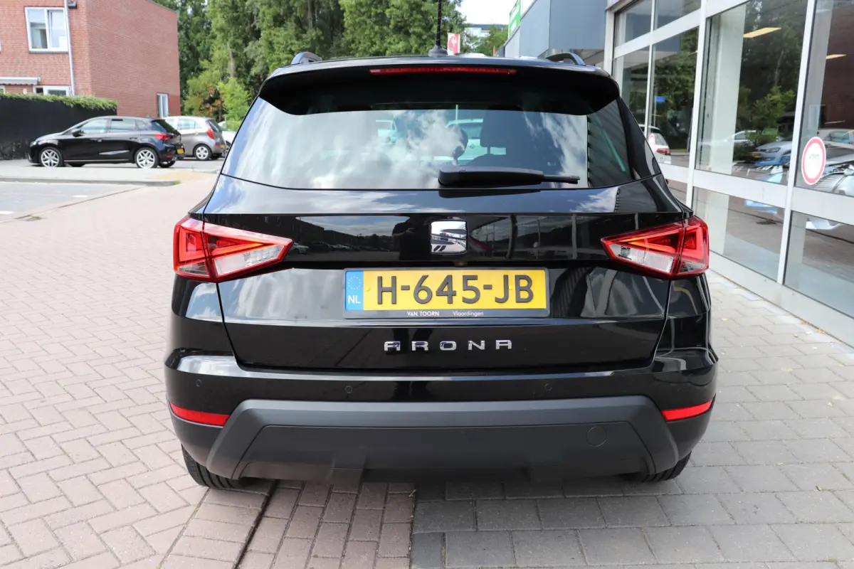 1.0 TSI Style Business Intense. Navigatie. dealeronderhouden.