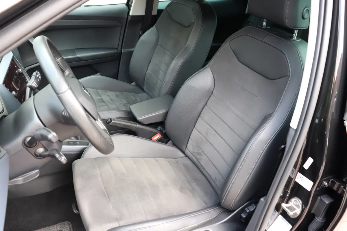 1.0 TSI Style Business Intense. Navigatie. dealeronderhouden.