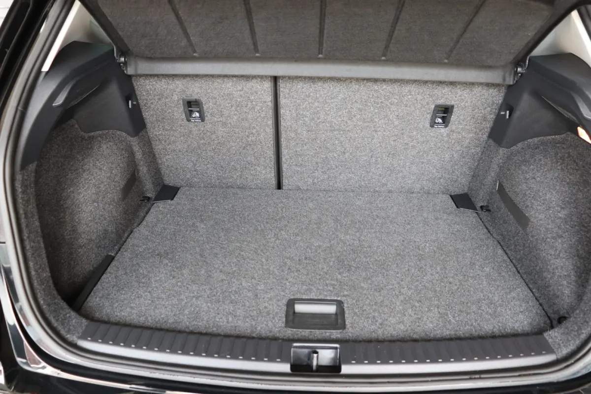 1.0 TSI Style Business Intense. Navigatie. dealeronderhouden.