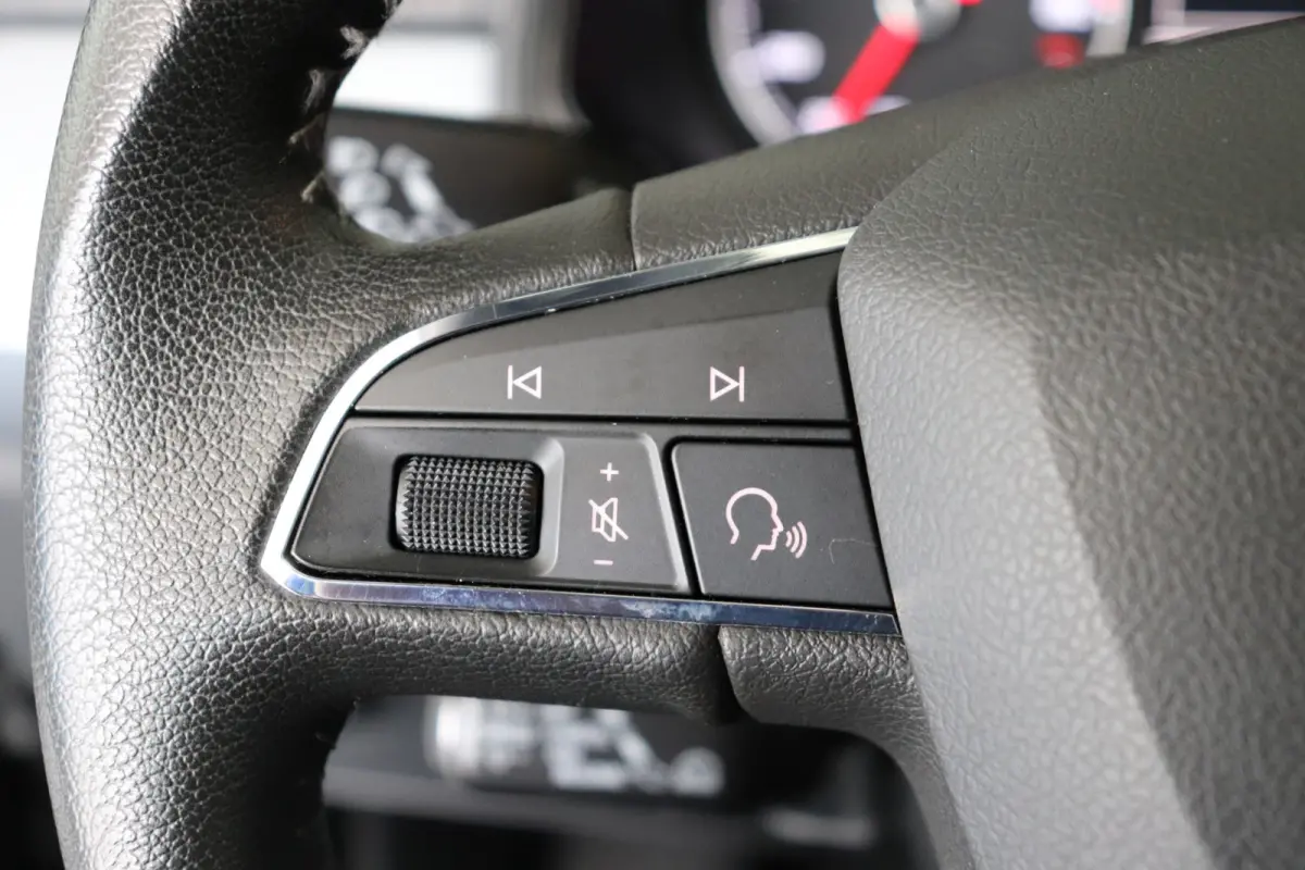 1.0 TSI Style Business Intense. Navigatie. dealeronderhouden.