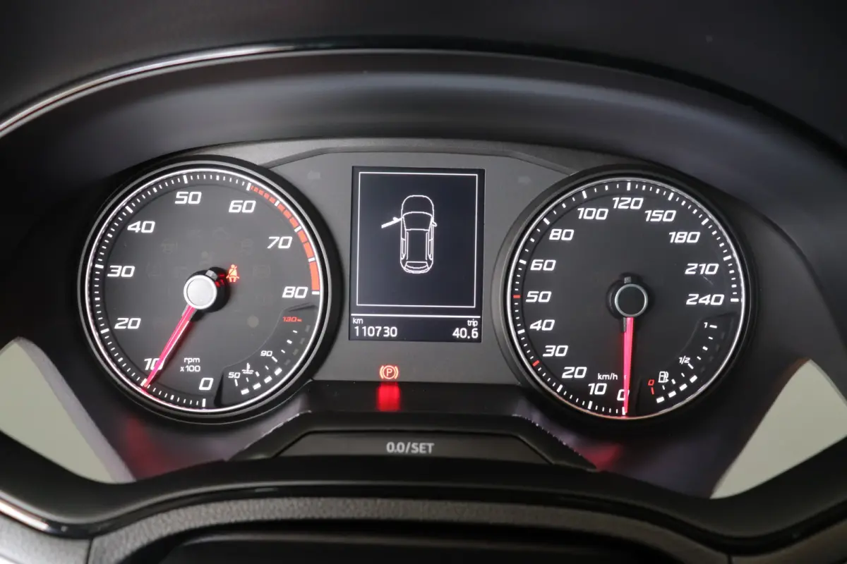 1.0 TSI Style Business Intense. Navigatie. dealeronderhouden.