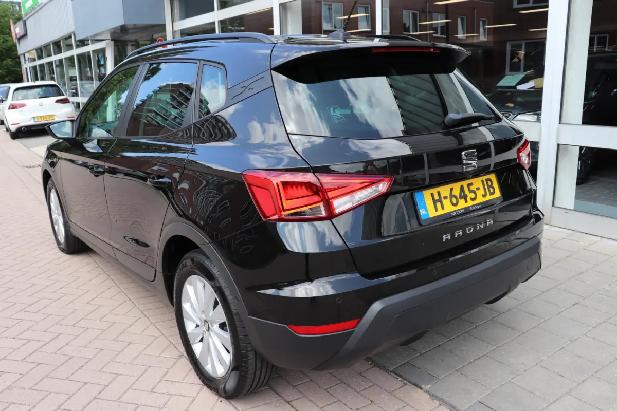1.0 TSI Style Business Intense. Navigatie. dealeronderhouden.