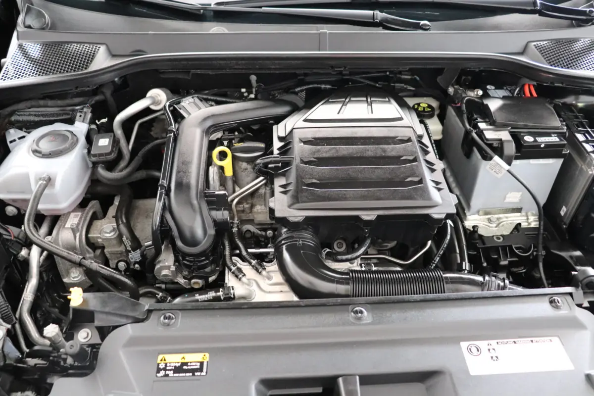 1.0 TSI Style Business Intense. Navigatie. dealeronderhouden.
