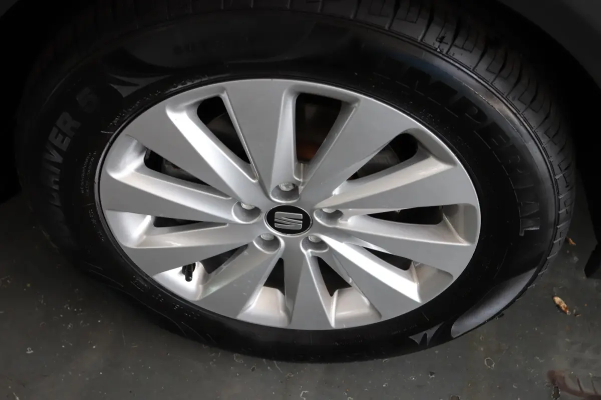 1.0 TSI Style Business Intense. Navigatie. dealeronderhouden.