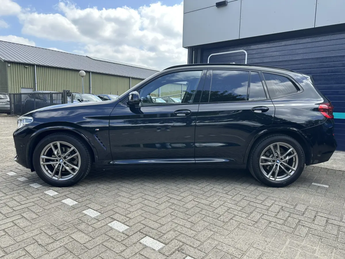 sDrive20i Launch Edition High Executive M SPORT PANORAMADAK LEDER NAVIGATIE TREKHAAK AFNEEMBAAR