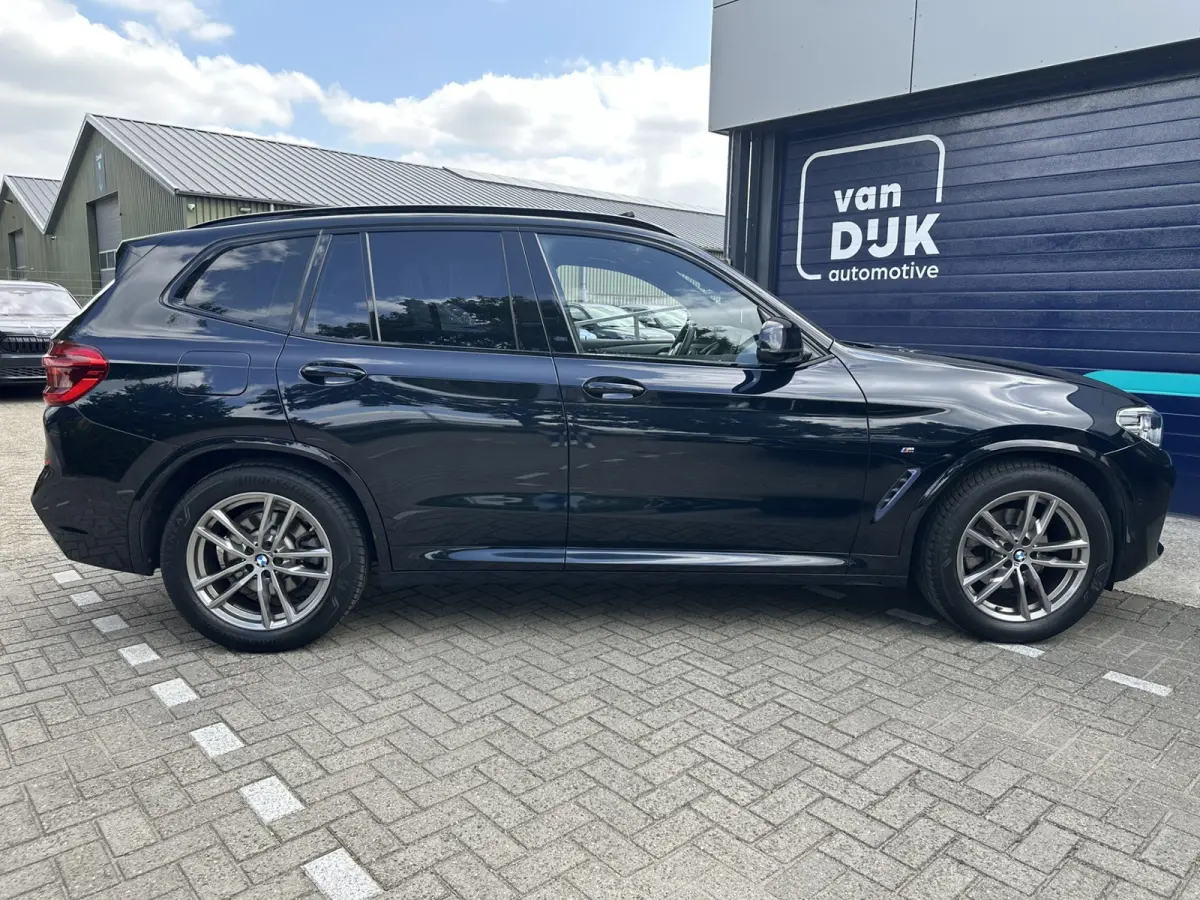 sDrive20i Launch Edition High Executive M SPORT PANORAMADAK LEDER NAVIGATIE TREKHAAK AFNEEMBAAR