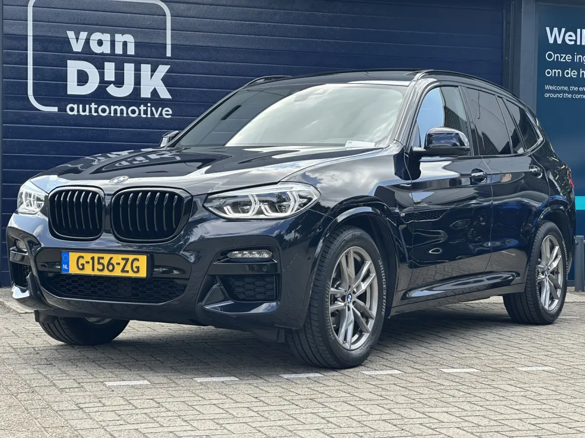 sDrive20i Launch Edition High Executive M SPORT PANORAMADAK LEDER NAVIGATIE TREKHAAK AFNEEMBAAR
