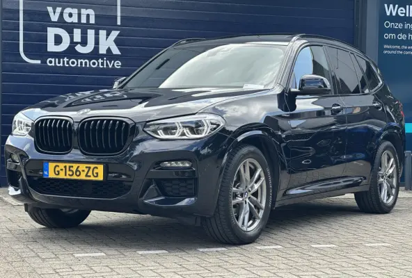 sDrive20i Launch Edition High Executive M SPORT PANORAMADAK LEDER NAVIGATIE TREKHAAK AFNEEMBAAR