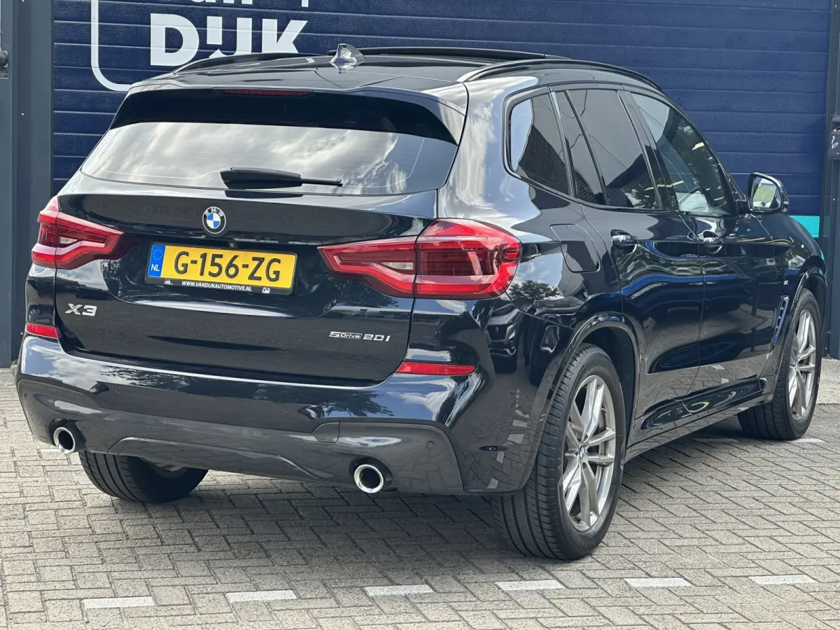 sDrive20i Launch Edition High Executive M SPORT PANORAMADAK LEDER NAVIGATIE TREKHAAK AFNEEMBAAR