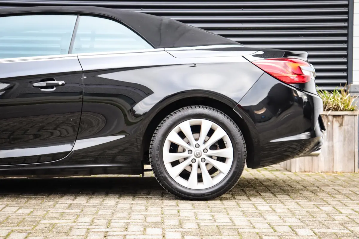 1.6 SIDI Cabriolet | Lederen Bekleding | Stoelventilatie | Navigatie | Camera | Xenon | 1e Eig. | NIEUWSTAAT! |