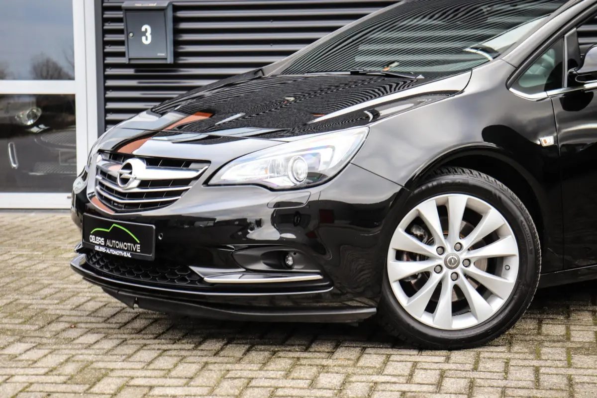 1.6 SIDI Cabriolet | Lederen Bekleding | Stoelventilatie | Navigatie | Camera | Xenon | 1e Eig. | NIEUWSTAAT! |