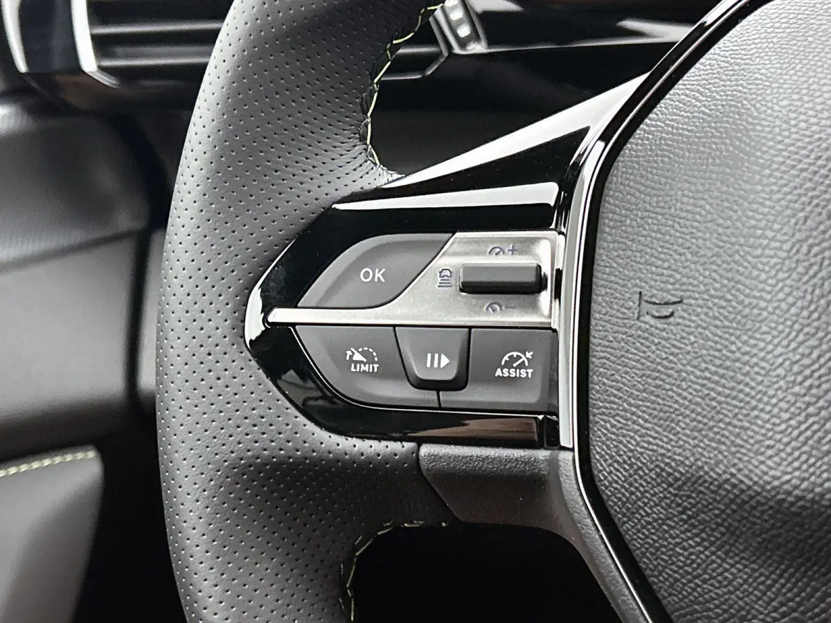 1.6 GT Exclusive Plug-In Hybrid 240 PK | Navigatie | 20" Lichtmetaal | Lederen bekleding | Adaptive Cruise Control | Elektrische Kofferklep | 80 Km Actieradius WLTP
