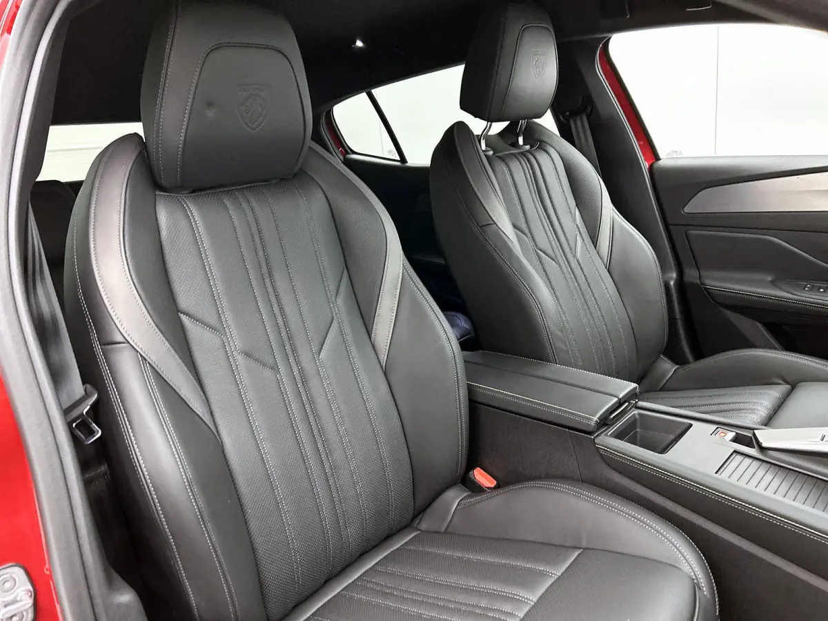 1.6 GT Exclusive Plug-In Hybrid 240 PK | Navigatie | 20" Lichtmetaal | Lederen bekleding | Adaptive Cruise Control | Elektrische Kofferklep | 80 Km Actieradius WLTP