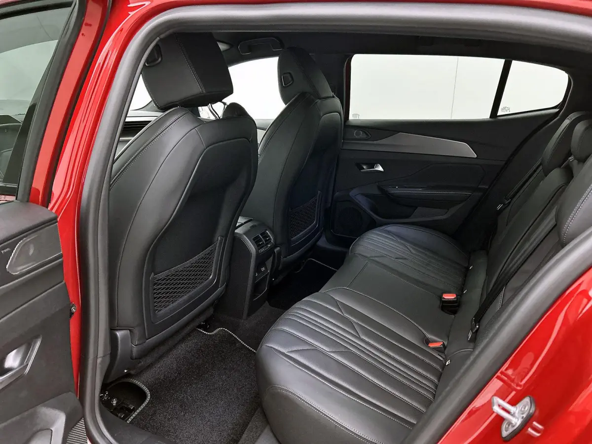 1.6 GT Exclusive Plug-In Hybrid 240 PK | Navigatie | 20" Lichtmetaal | Lederen bekleding | Adaptive Cruise Control | Elektrische Kofferklep | 80 Km Actieradius WLTP