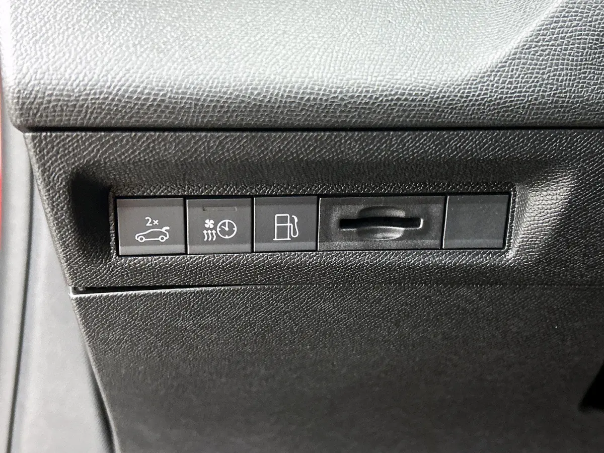 1.6 GT Exclusive Plug-In Hybrid 240 PK | Navigatie | 20" Lichtmetaal | Lederen bekleding | Adaptive Cruise Control | Elektrische Kofferklep | 80 Km Actieradius WLTP