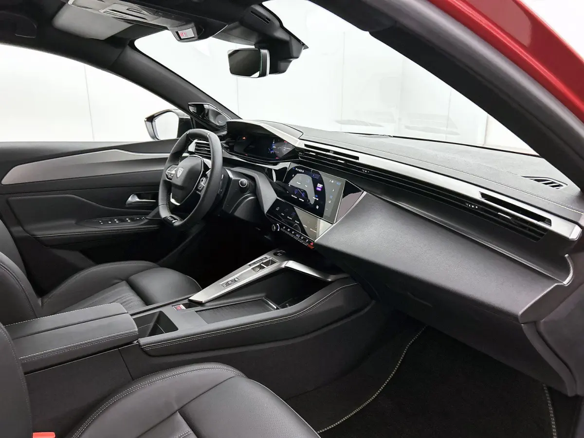 1.6 GT Exclusive Plug-In Hybrid 240 PK | Navigatie | 20" Lichtmetaal | Lederen bekleding | Adaptive Cruise Control | Elektrische Kofferklep | 80 Km Actieradius WLTP