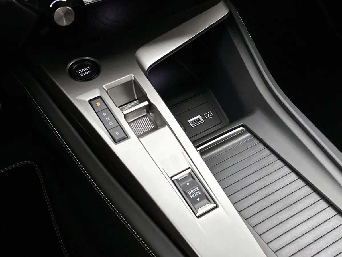 1.6 GT Exclusive Plug-In Hybrid 240 PK | Navigatie | 20" Lichtmetaal | Lederen bekleding | Adaptive Cruise Control | Elektrische Kofferklep | 80 Km Actieradius WLTP