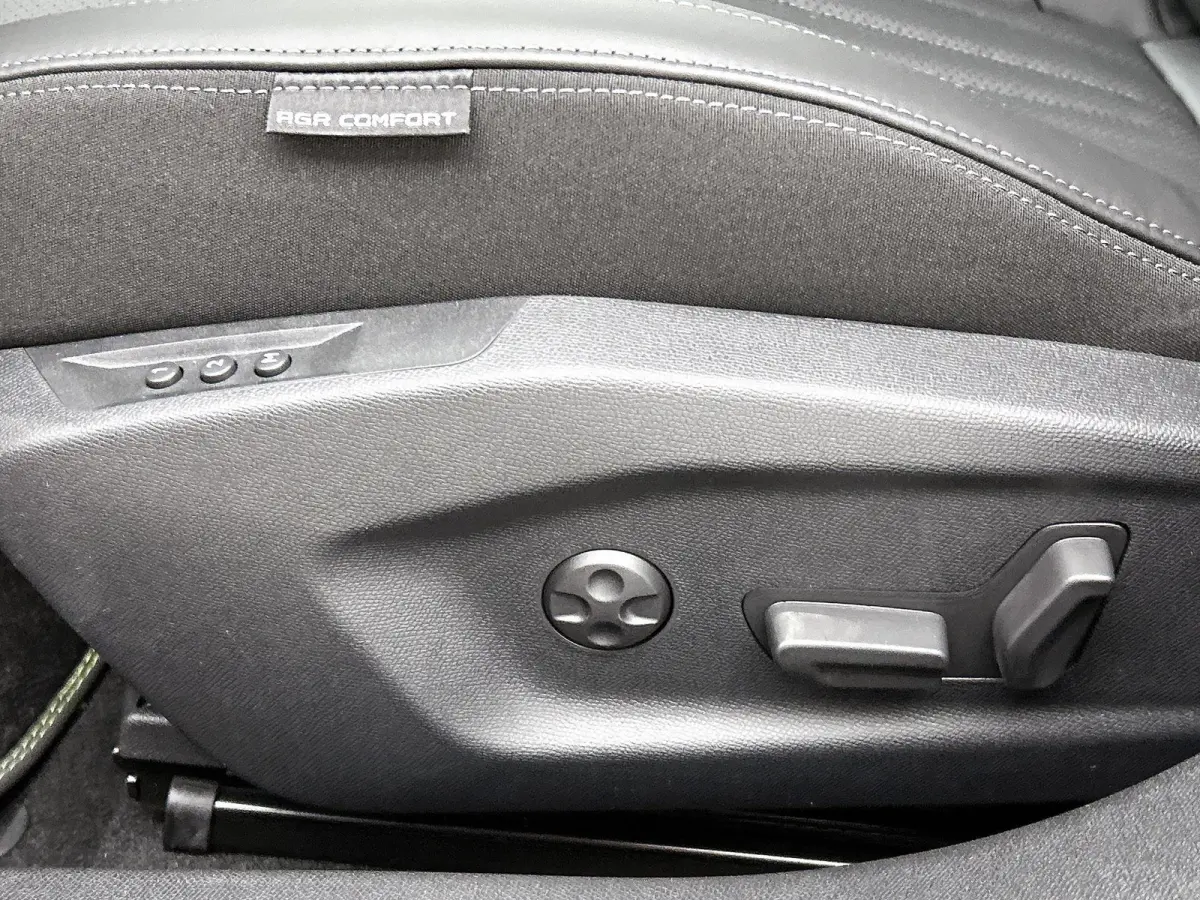 1.6 GT Exclusive Plug-In Hybrid 240 PK | Navigatie | 20" Lichtmetaal | Lederen bekleding | Adaptive Cruise Control | Elektrische Kofferklep | 80 Km Actieradius WLTP