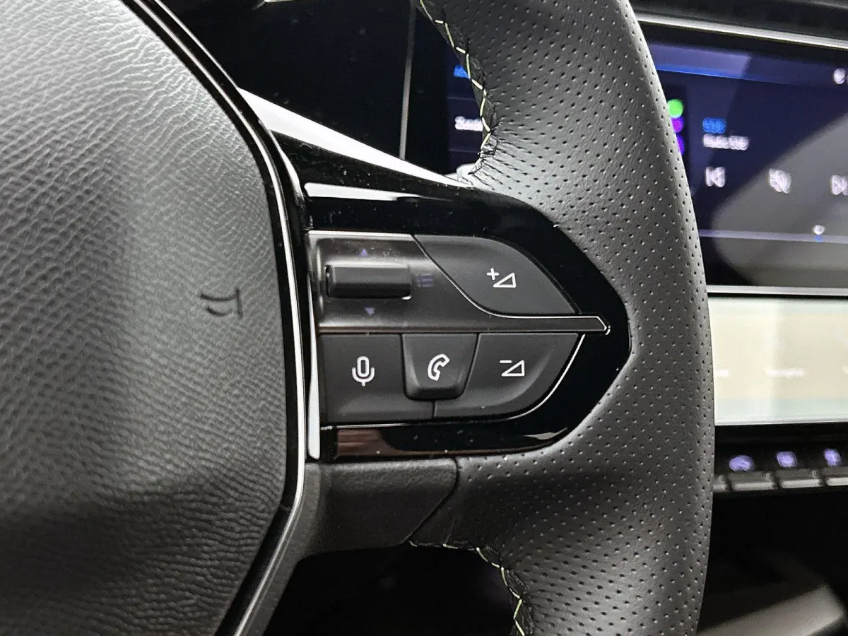 1.6 GT Exclusive Plug-In Hybrid 240 PK | Navigatie | 20" Lichtmetaal | Lederen bekleding | Adaptive Cruise Control | Elektrische Kofferklep | 80 Km Actieradius WLTP