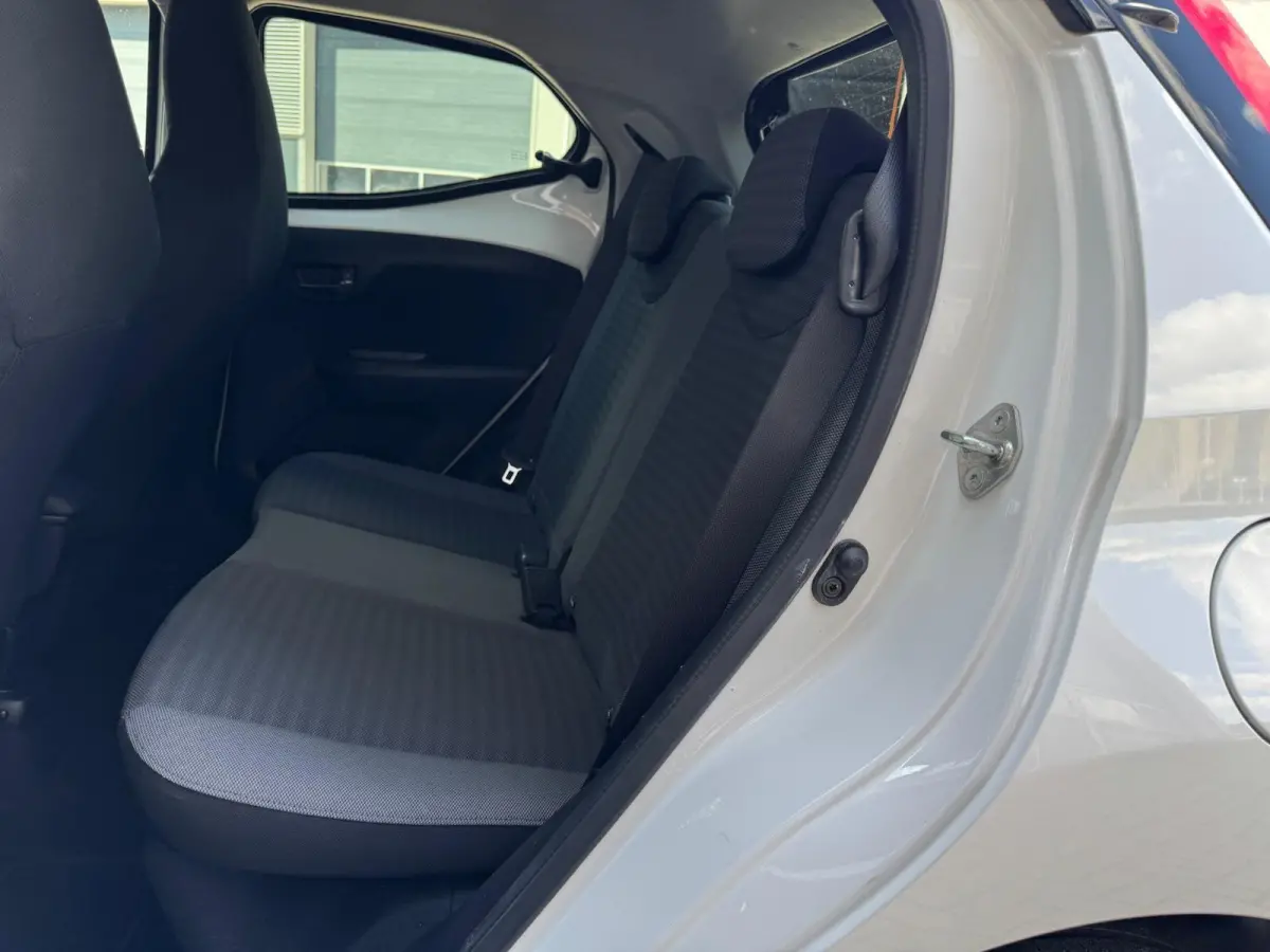 1.0 VVT-i x-first | LED | CarPlay | Camera | Navigatie | Airco | Limit Cruise