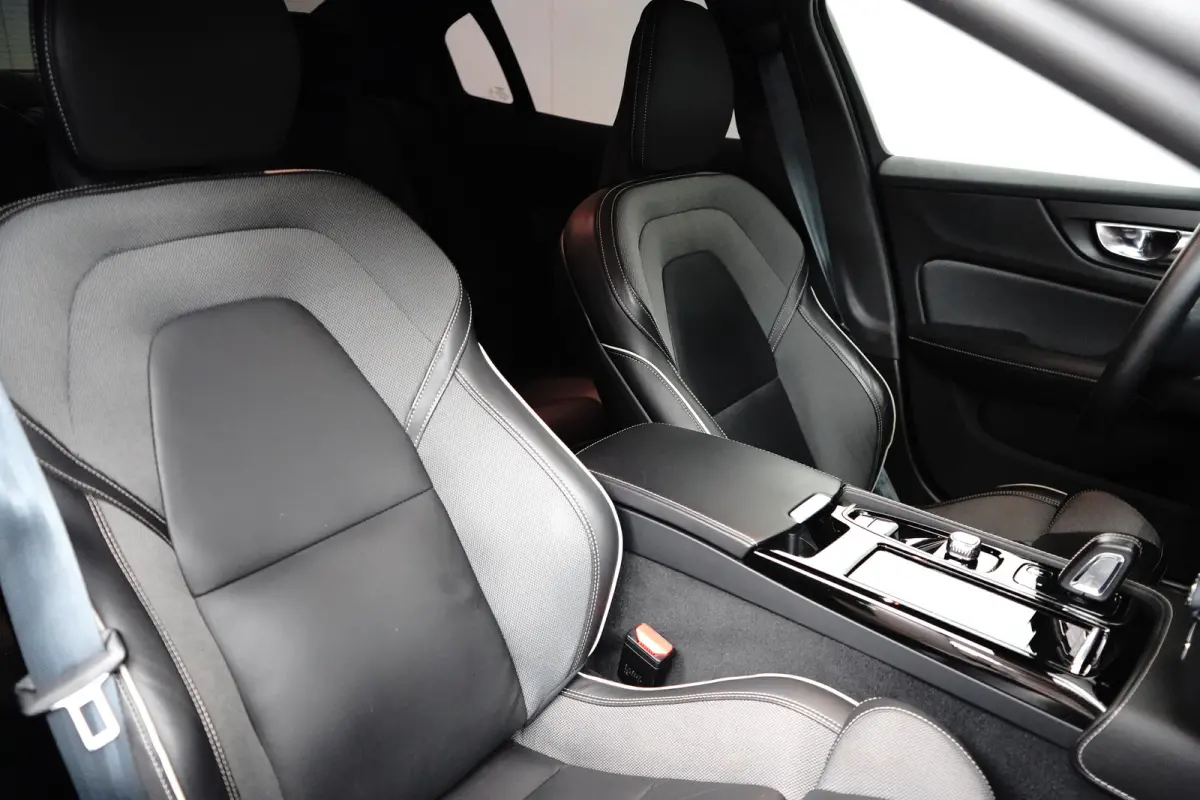 T8 Plus Dark AWD | 360 | Sportstoelen | Adaptive Cruise | 19" | Achteruitrijcamera | Keyless Drive | Winterpakket
